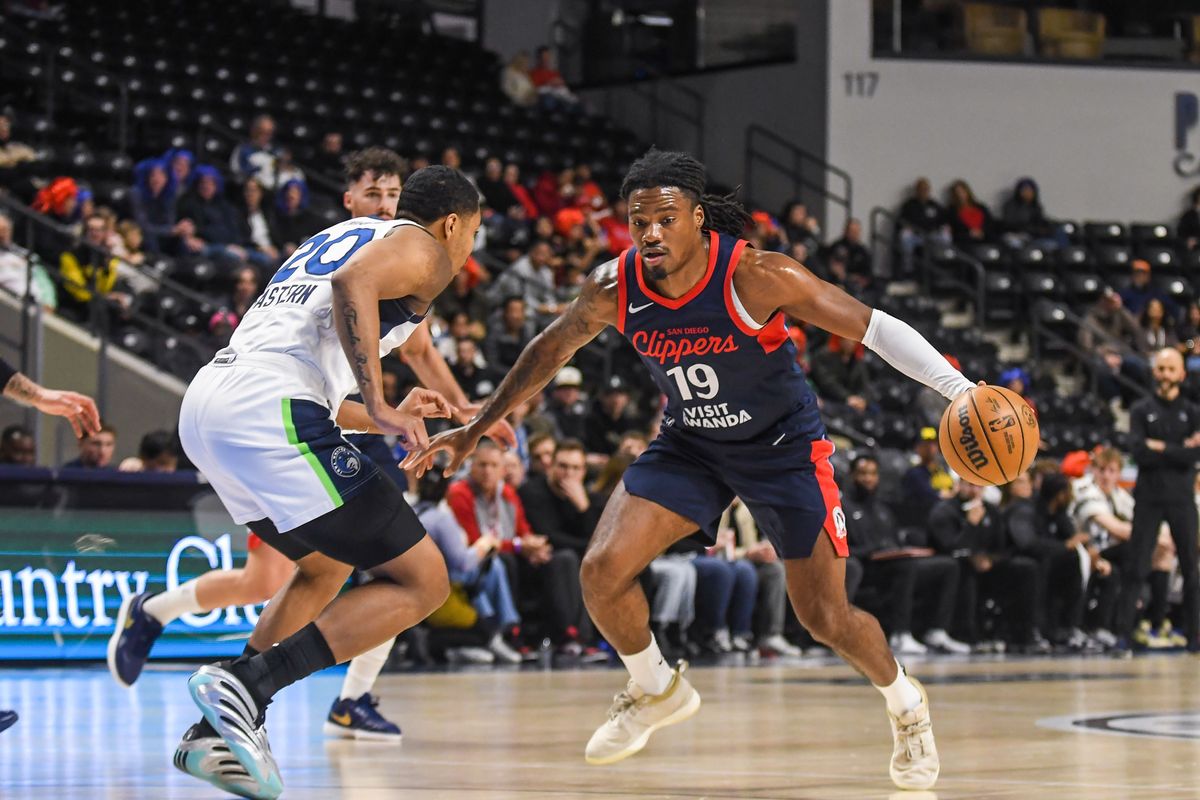 San Diego Clippers Jahmyl Telfort (19) handles the ball  during an G-League basketball  game against  the Iowa Wolves Friday January 9, 2026 in Oceanside, California.