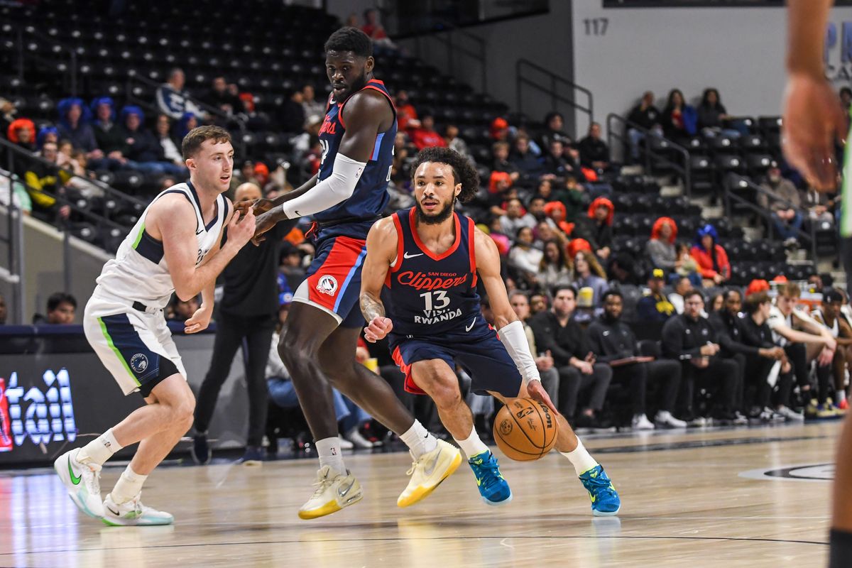 San Diego Clippers  Jaelen House (13) drives to the basket during an G-League basketball  game against  the Iowa Wolves Friday January 9, 2026 in Oceanside, California.