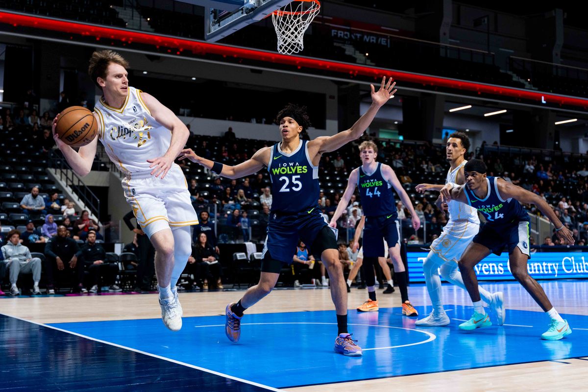 San Diego Clippers guard Matt Allocco (27) tries to save the ball during an NBA G League Basketball game between Iowa and San Diego, Saturday January 10, 2026 at Frontwave Arena in Oceanside, Calif.