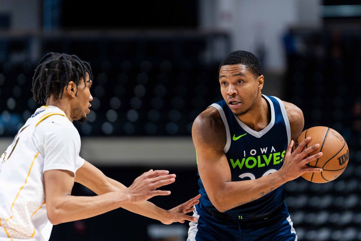 Iowa Wolves guard Nojel Eastern (20) looks to pass during an NBA G League Basketball game between Iowa and San Diego, Saturday January 10, 2026 at Frontwave Arena in Oceanside, Calif.