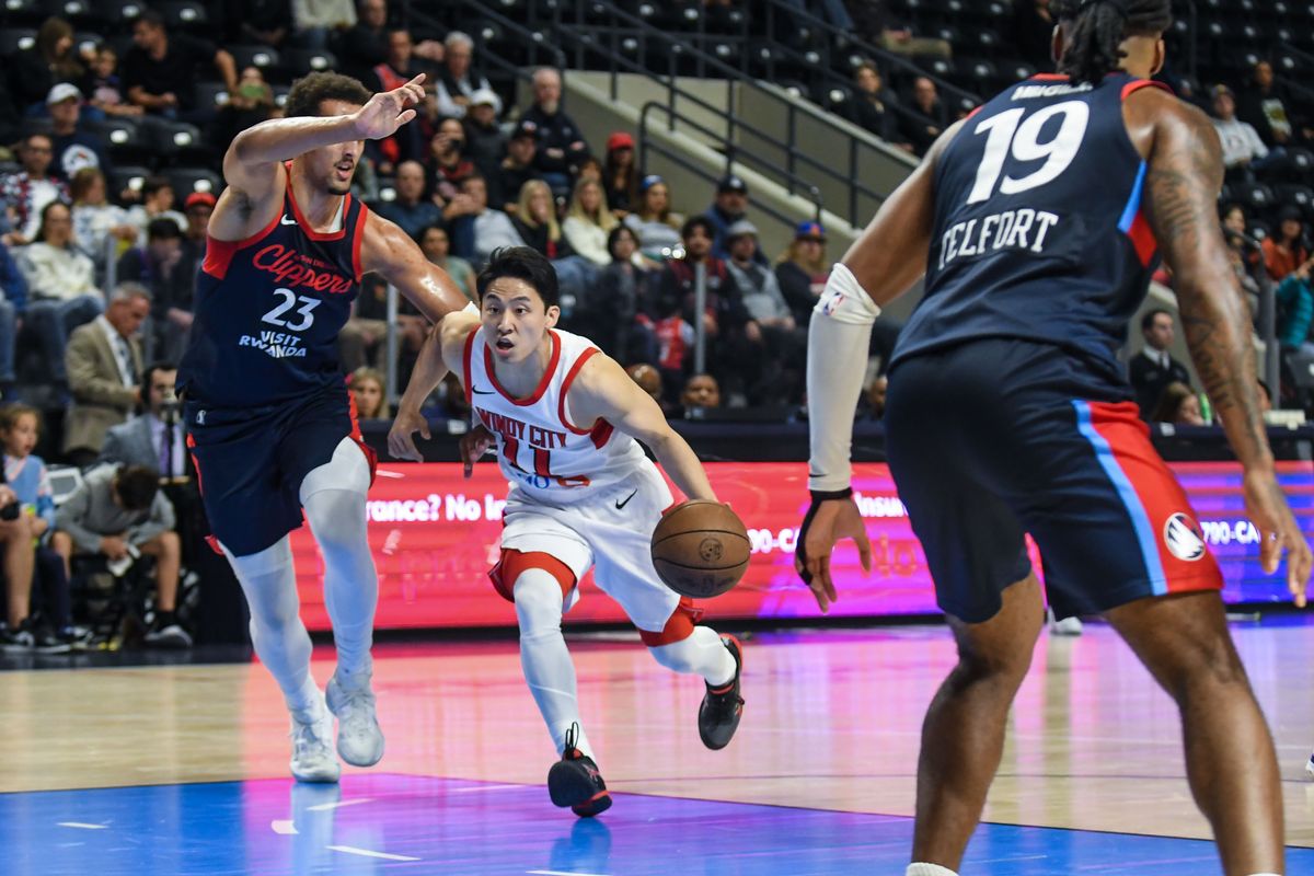 Windy City Bulls guard Yuki Kawamura (11) drives past San Diego Clippers forward Patrick Baldwin Jr. (23) during an G-League basketball  game against the San Diego Clippers     Thursday January 15, 2026 in  Oceanside, Calif.
