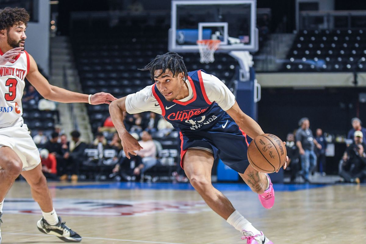 San Diego Clippers guard Hunter Sallis (45) drives to the basket during an G-League basketball  game against the Windy City Bulls Thursday January 15, 2026 in  Oceanside, Calif.