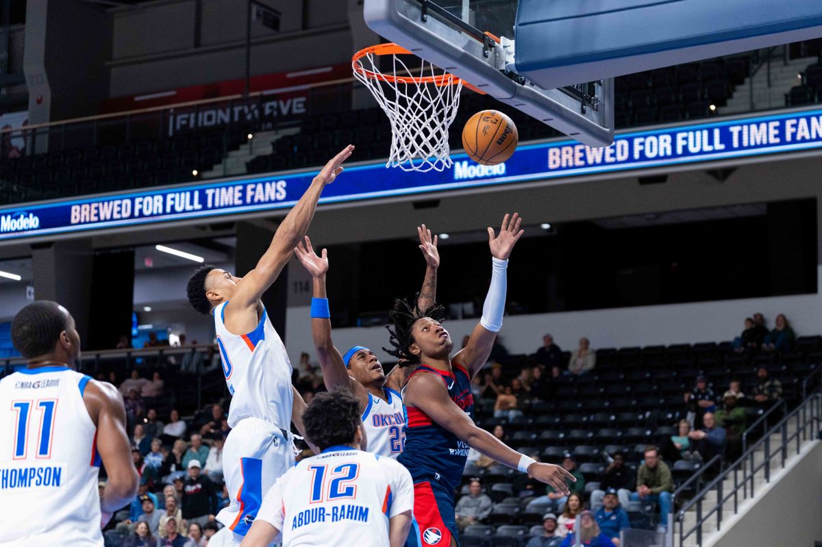 San Diego Clippers guard TyTy Washington (15) attempts a layup during an NBA G League Basketball game between the Oklahoma City Blue and the San Diego Clippers, Friday January 23, 2026 in Oceanside, Calif.
