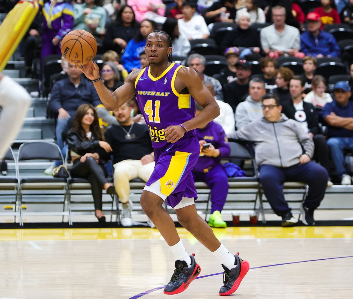 #41 Quincy Olivari passes the ball against the Texas Legends on January 29, 2025 at UCLA Health and Training Center.