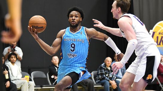 TST Images: South Bay Lakers beat Valley Suns taken at UCLA Health Training Center (South Bay Lakers)