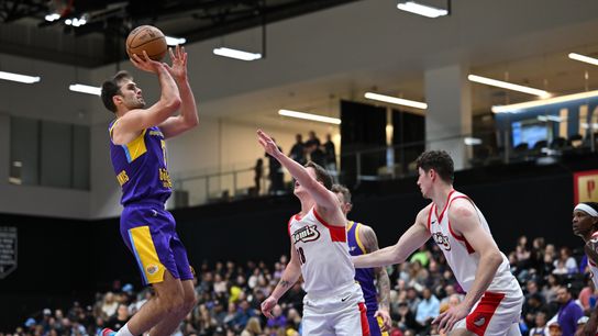 Bufkin shines in return as South Bay Lakers pull away late against Remix taken in Portland (South Bay Lakers)