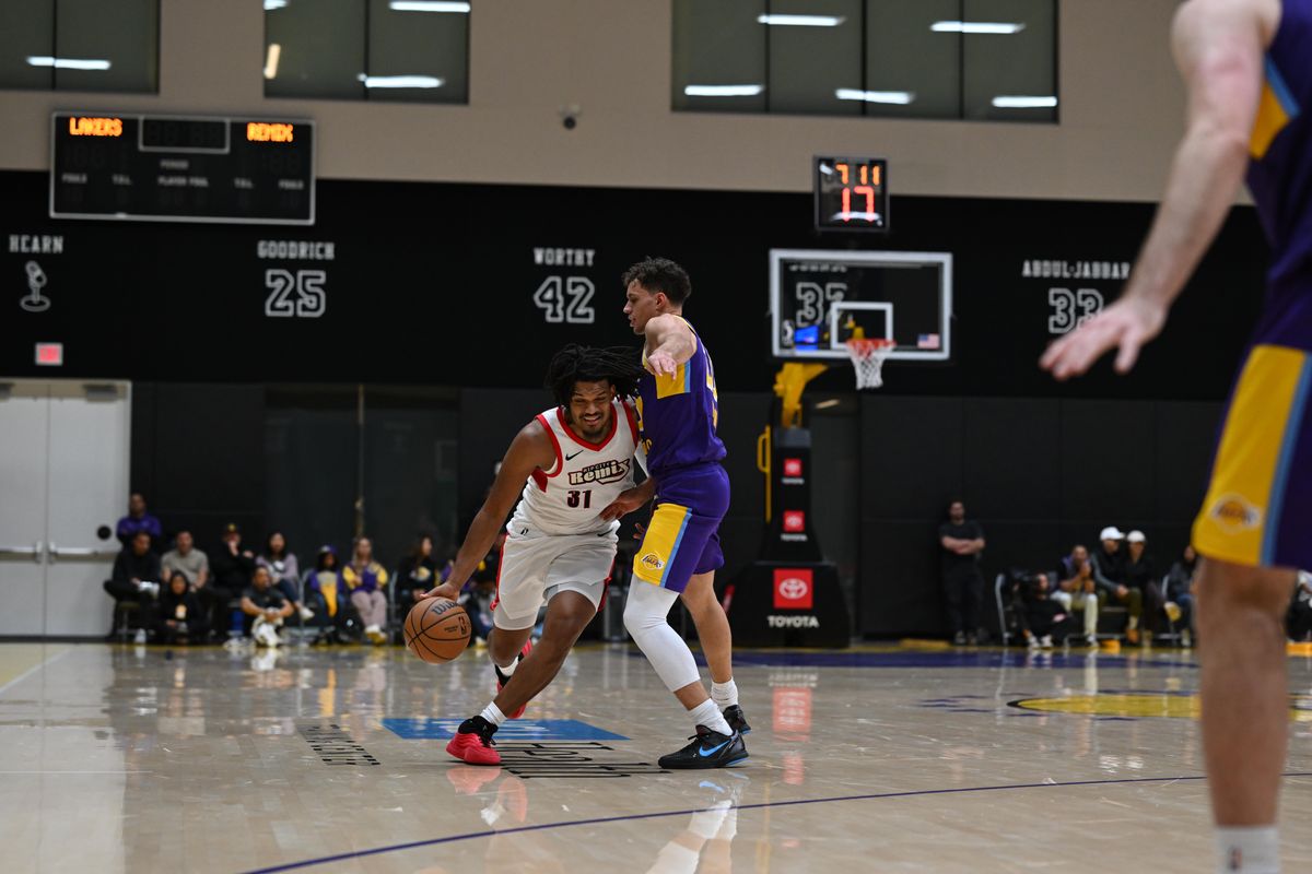 Rip City Remix forward Dillon Jones drives to the hoop during an NBA G League game on Sunday, November 16, 2025 in El Segundo, Calif.