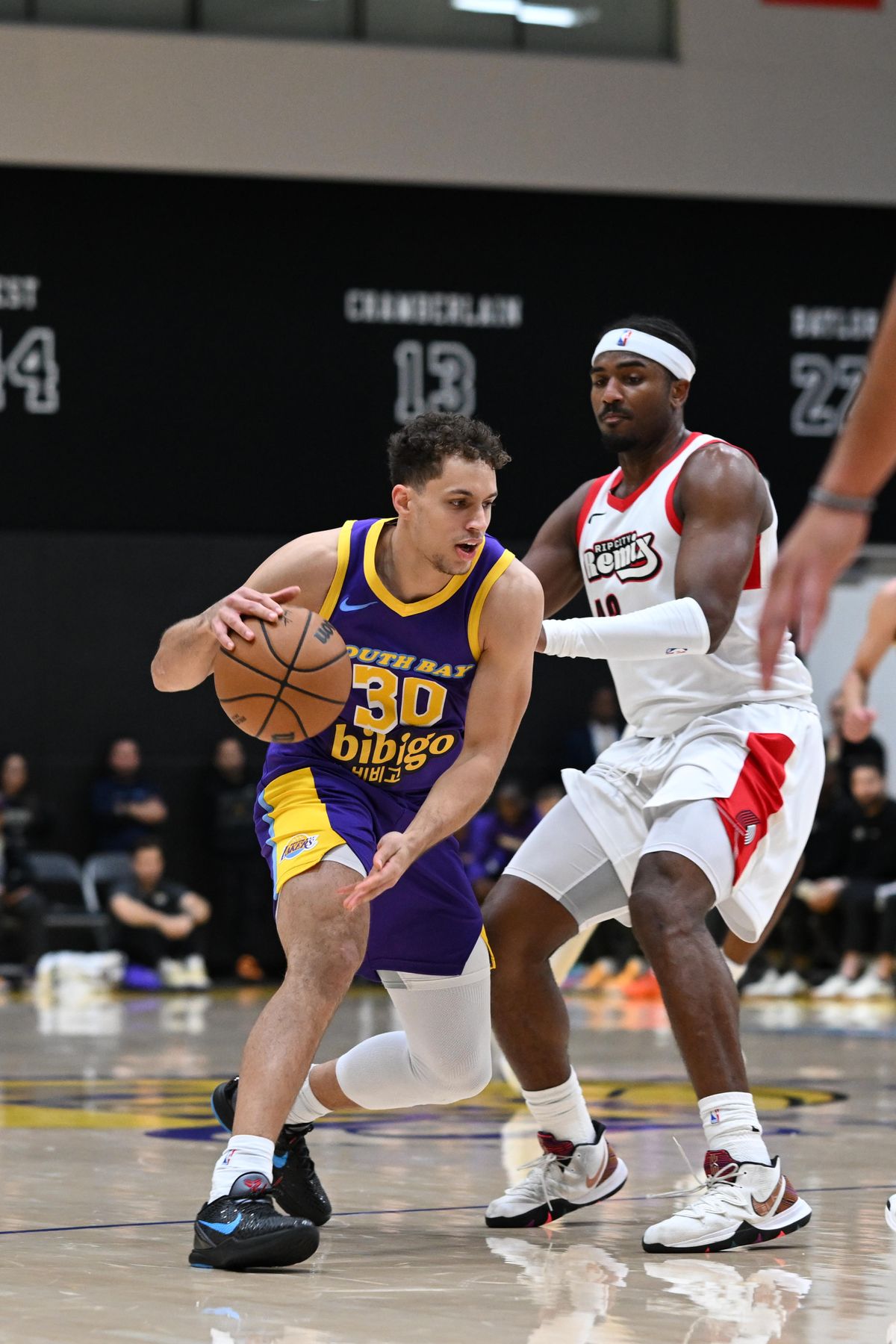 South Bay Lakers guard Chris Manion, #30 drives to the basket during an NBA G League game on Sunday, November 16, 2025 in El Segundo, Calif.