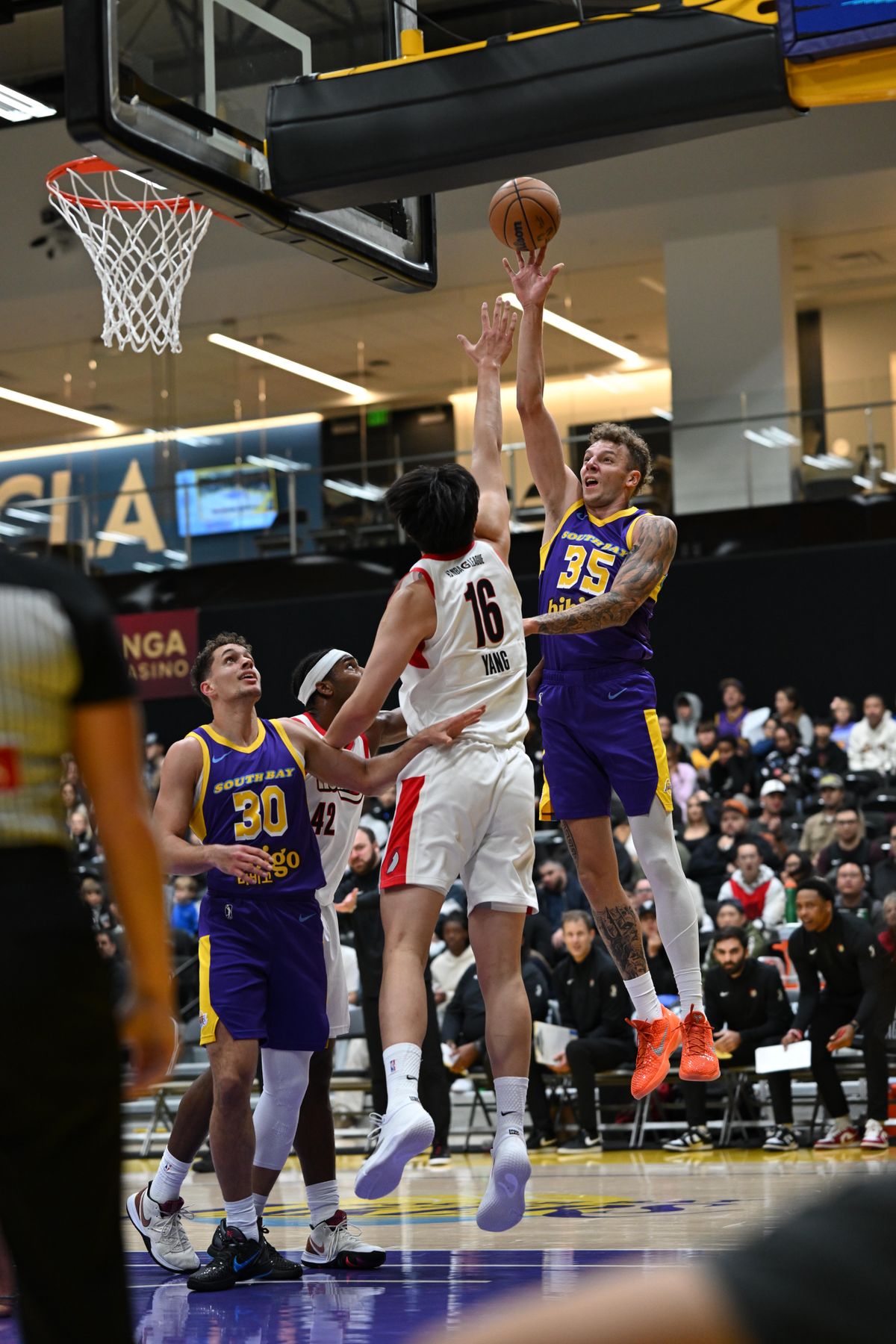 South Bay Lakers guard Chris Manion, #30 drives to the basket during an NBA G League game on Sunday, November 16, 2025 in El Segundo, Calif.