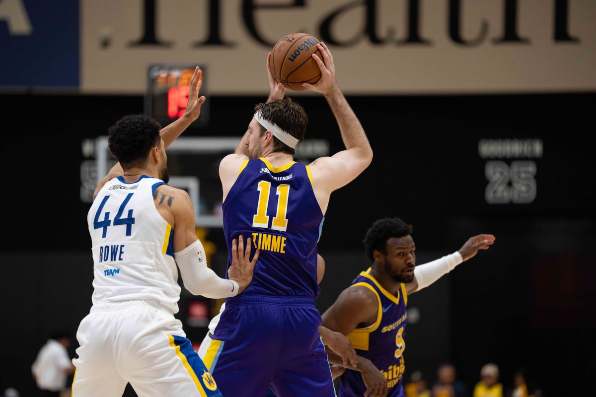 South Bay Lakers forward Drew Timme (11) protects the ball during an NBA G League basketball game against the Santa Cruz Warriors on Sunday, Nov. 23, 2025, in El Segundo, Calif.