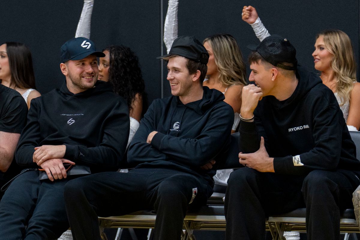 Los Angeles Lakers Luka Doncic, Austin Reaves, and Jake LaRavia pull up to watch the South Bay Lakers during an NBA basketball game against the San Diego Clippers, Tuesday December 16th, 2025 in Los Angeles, California.