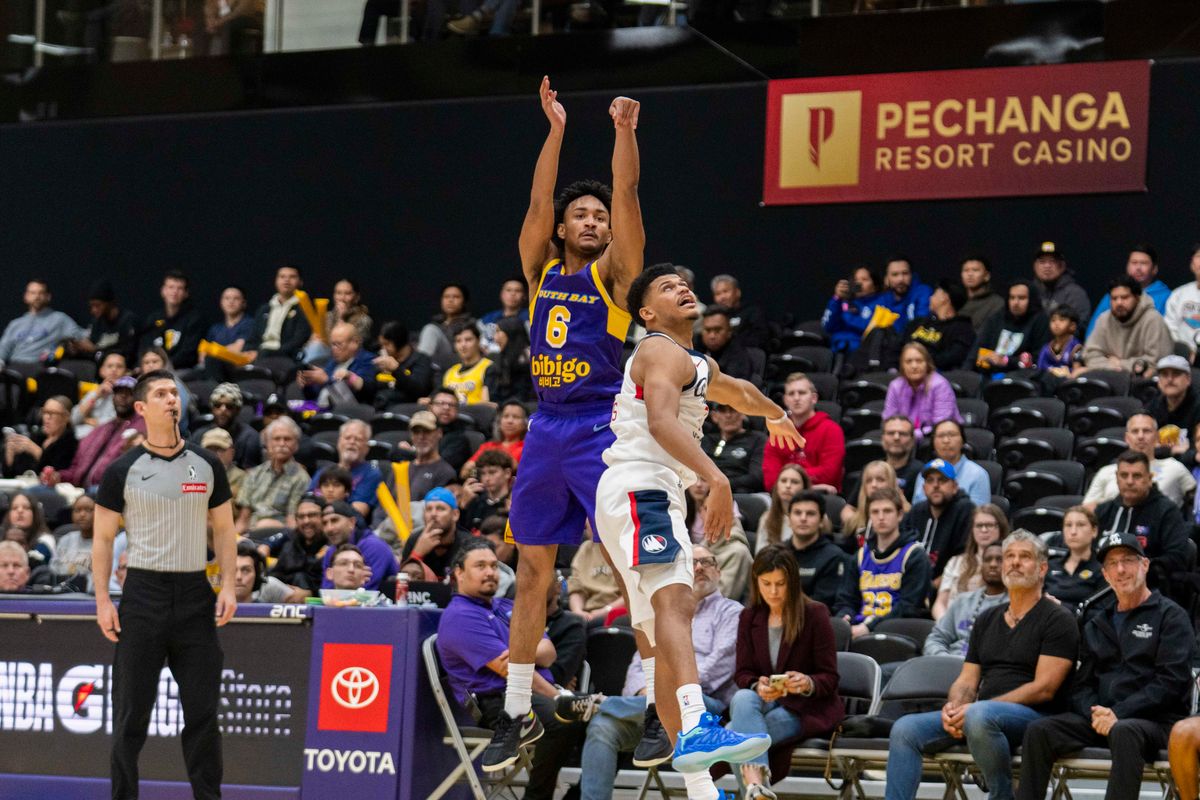 South Bay Lakers guard Kobe Bufkin (6) shoots a three during an NBA basketball game against the San Diego Clippers, Tuesday December 16th, 2025 in Los Angeles, California.