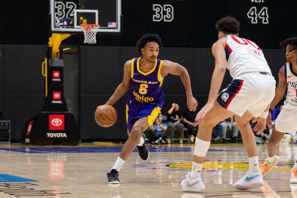 South Bay Lakers guard Kobe Bufkin (6) drives past his defender during an NBA basketball game against the San Diego Clippers, Tuesday December 16th, 2025 in Los Angeles, California.