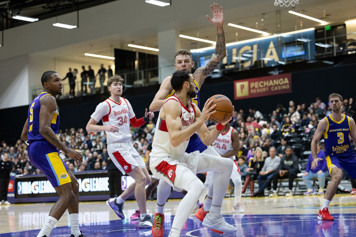 South Bay Lakers center Kylor Kelley (35), defends during an NBA G League basketball game against the Memphis Hustle, Saturday, January 3, 2026, in El Segundo, Calif.