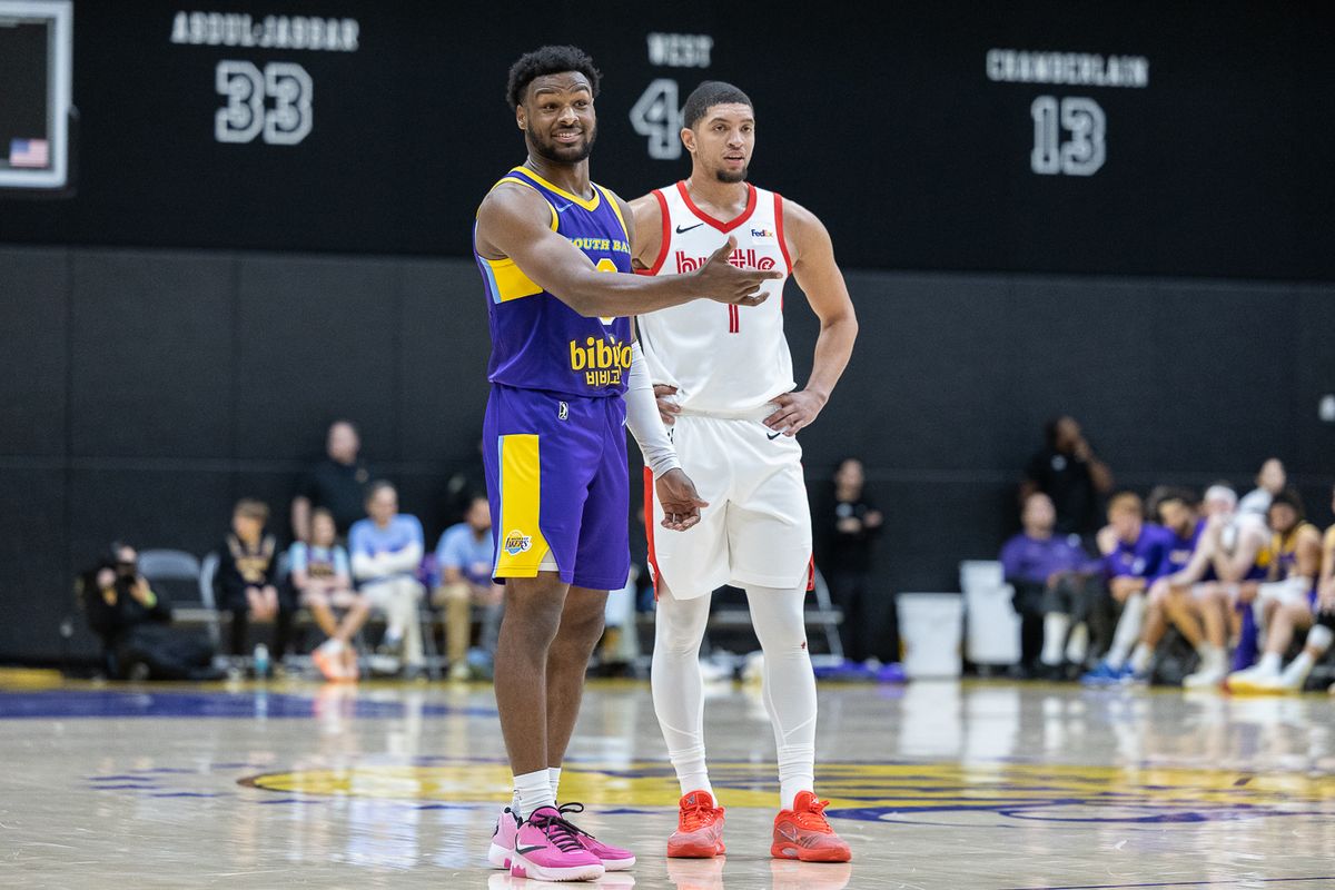 South Bay Lakers guard Bronny James Jr. (9), gestures during an NBA G League basketball game against the Memphis Hustle, Saturday, January 3, 2026, in El Segundo, Calif.