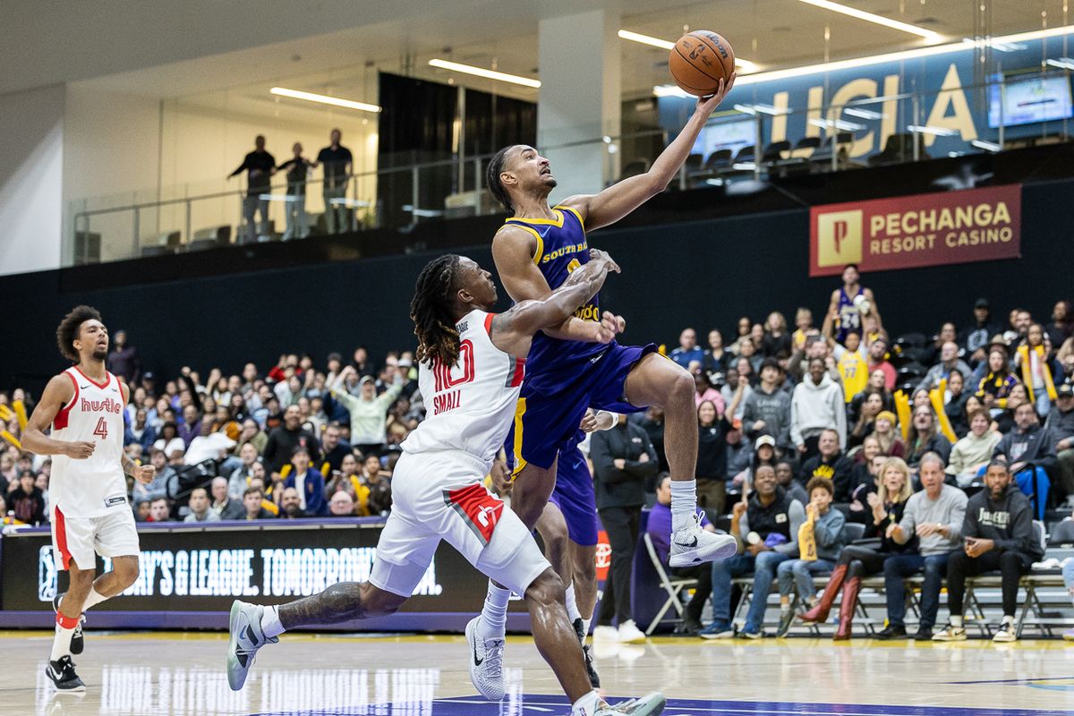 South Bay Lakers guard Kobe Bufkin (6), scores the winning shot during an NBA G League basketball game against the Memphis Hustle, Saturday, January 3, 2026, in El Segundo, Calif.