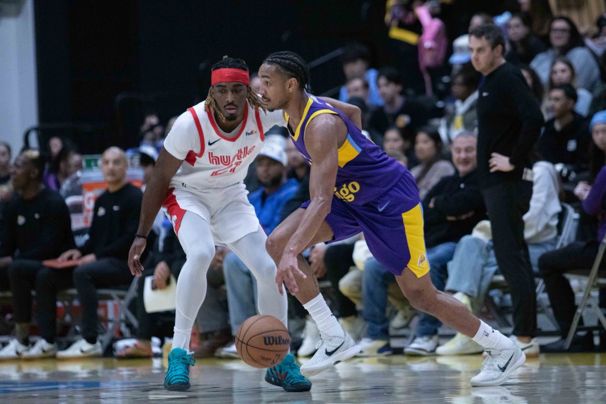 South Bay Lakers guard Kobe Bufkin (6) dribbled while Memphis Hustle guard Jahmai Mashack (21) defends during a G-League basketball game between the South Bay Lakers and Memphis Hustle Tuesday, January 6, 2026 at UCLA Health Training Center in El Segendo, Calif.