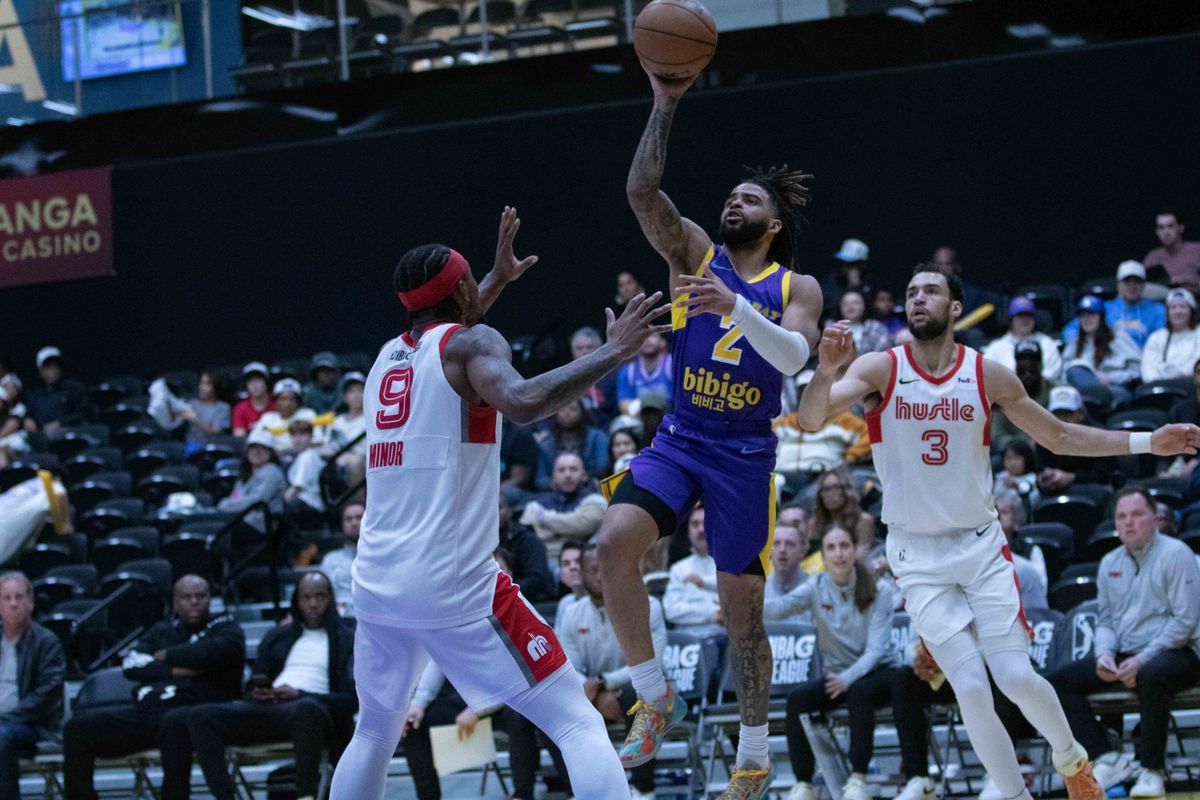 South Bay Lakers guard R.J. Davis (2) attempts a layup during a G-League basketball game between the South Bay Lakers and Memphis Hustle Tuesday, January 6, 2026 at UCLA Health Training Center in El Segendo, Calif. 