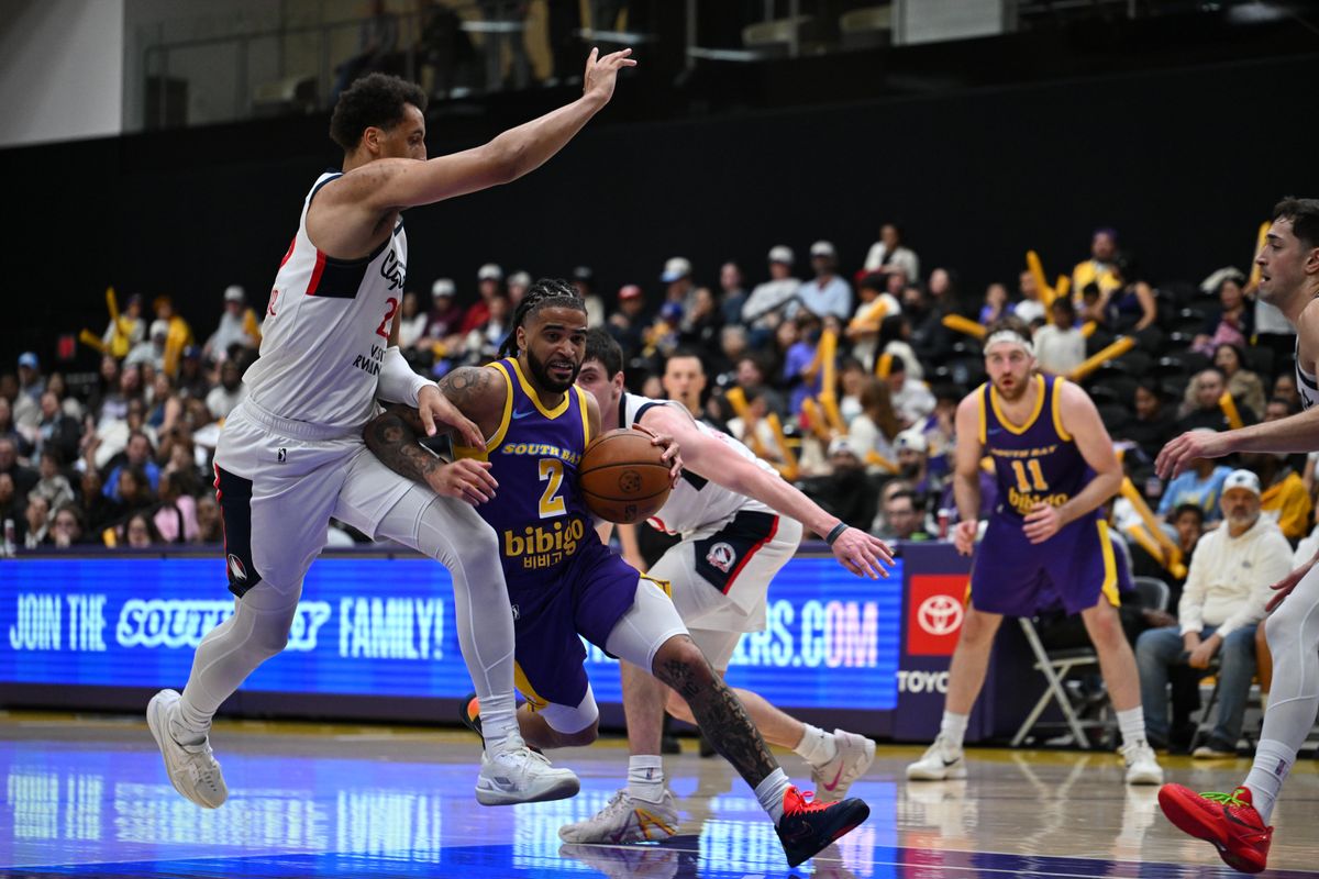 South Bay Lakers guard RJ Davis (2) drives to the basket during a G-League basketball game between the South Bay Lakers and San Diego Clippers Wednesday, January 14, 2026 at UCLA Health Training Center in El Segendo, Calif.