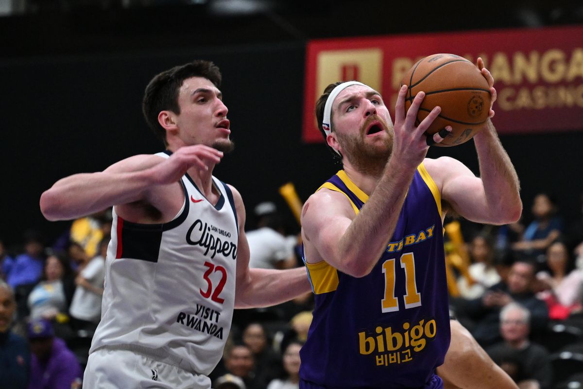 South Bay Lakers Center Drew Timme (11) drives hard to the basket during a G-League basketball game between the South Bay Lakers and San Diego Clippers Wednesday, January 14, 2026 at UCLA Health Training Center in El Segundo, Calif.