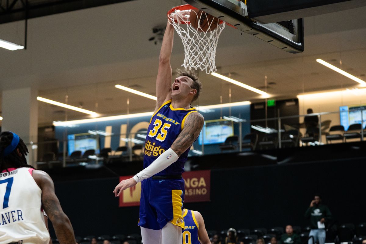 South Bay Lakers Center Kylor Kelley (35) goes up for the slam during a G-League basketball game against Mexico City Capitanes Thursday, January 22, 2026 at UCLA Health Training Center in El Segundo, Calif.