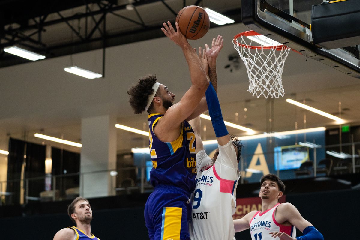 South Bay Lakers Forward Anton Watson (22) attacks the rim and scores on his defender during a G-League basketball game against Mexico City Capitanes Thursday, January 22, 2026 at UCLA Health Training Center in El Segundo, Calif.