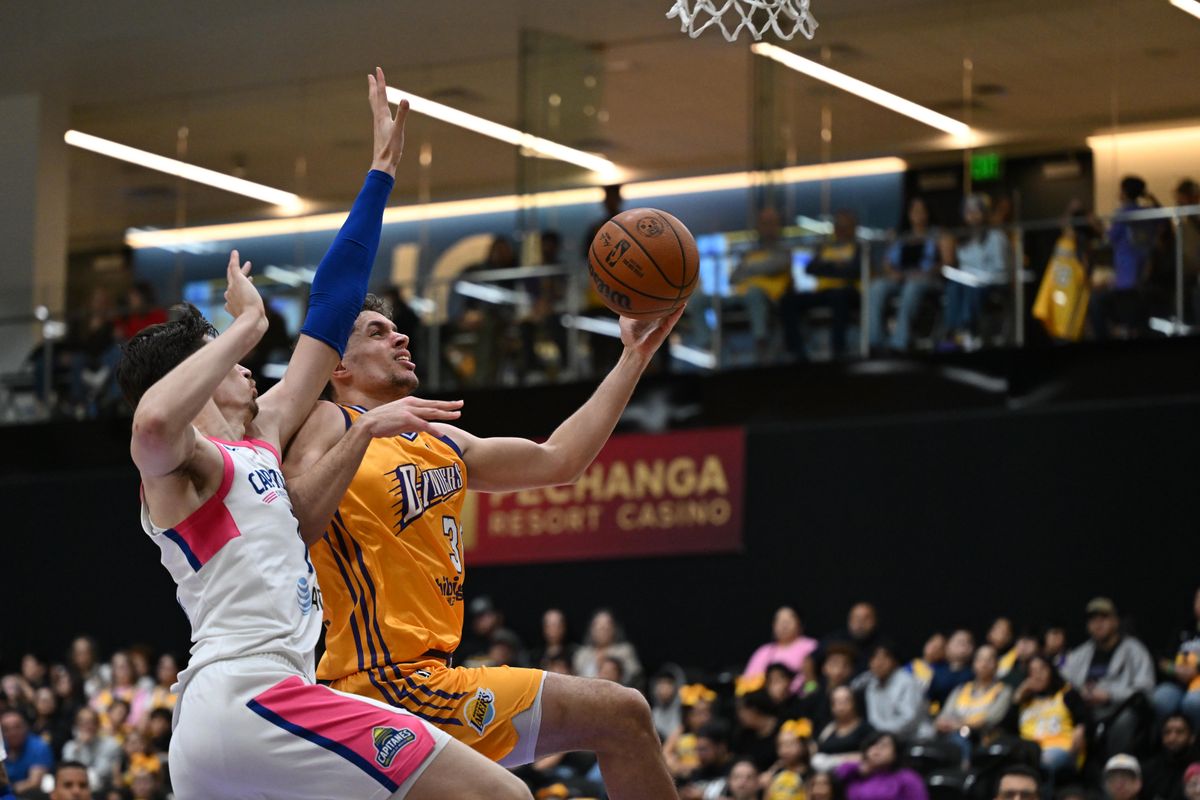 South Bay Lakers guard Chris Manon (30) drives to the basket during a G-League basketball game between the South Bay Lakers and Mexico City Capitanes Saturday, January 24, 2026 at UCLA Health Training Center in El Segundo, Calif.