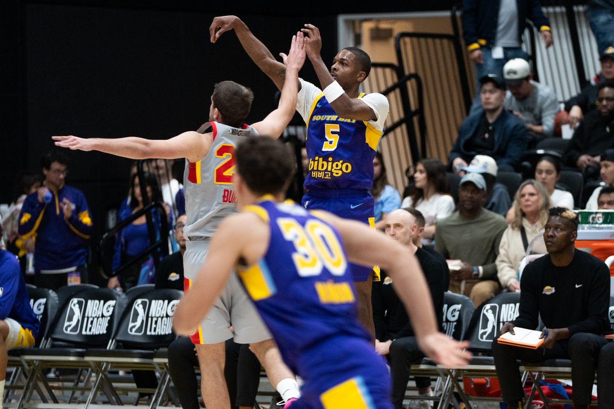 South Bay Lakers Guard Tevian Jones (5) shoots a contested three during a G-League basketball game against College Park Skyhawks Tuesday, January 27, 2026 at UCLA Health Training Center in El Segundo, Calif.