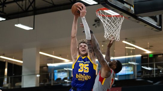 South Bay turns up intensity late to outlast College Park Skyhawks taken at UCLA Health Training Center (South Bay Lakers)