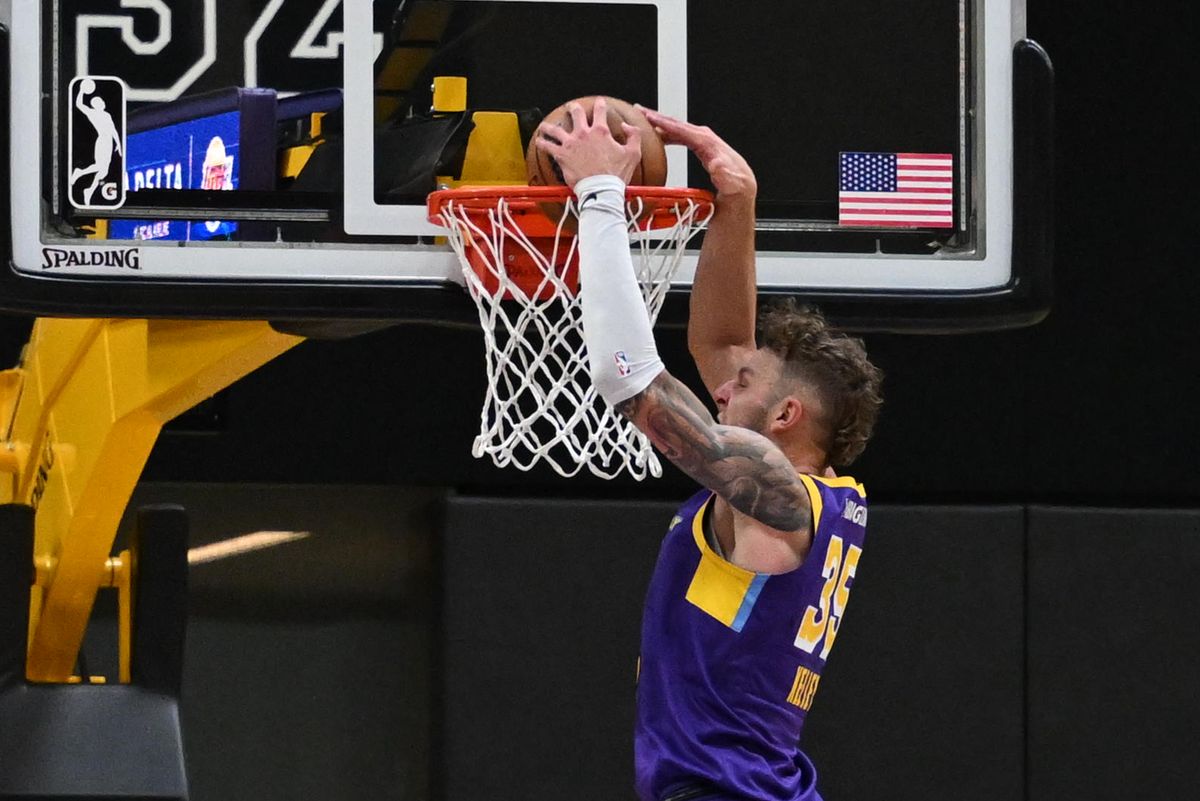 South Bay Lakers center Kylor Kelley (35) dunks the ball during a G-League basketball game between the South Bay Lakers and Salt Lake City Stars  Saturday, January 31, 2026 at UCLA Health Training Center in El Segundo, Calif.