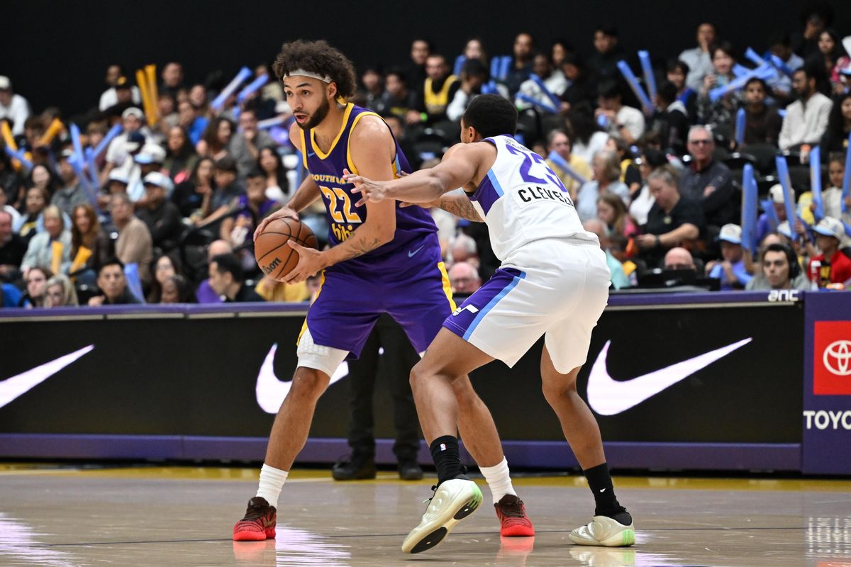 South Bay Lakers forward Anton Watson (22) looks to pass the ball during a G-League basketball game between the South Bay Lakers and Salt Lake City Stars  Saturday, January 31, 2026 at UCLA Health Training Center in El Segundo, Calif.