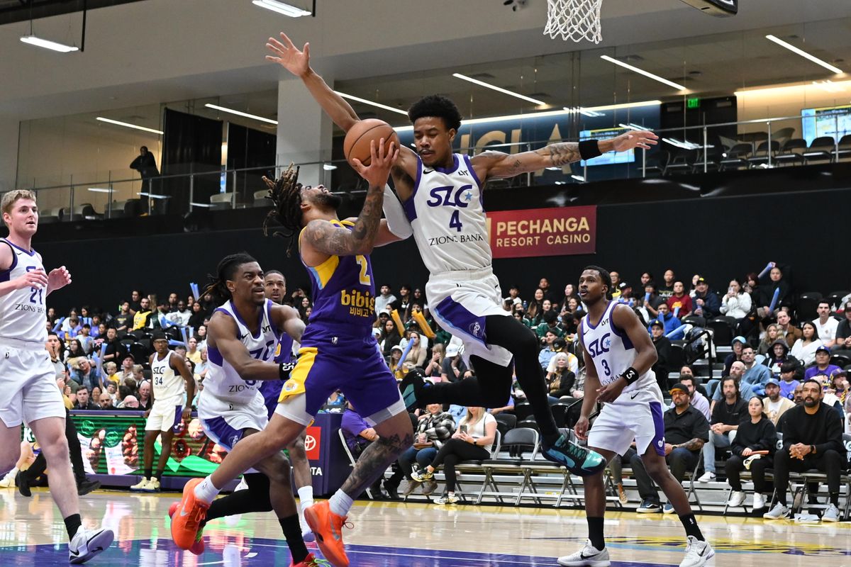 Salt Lake City Stars guard Justin Harmon (4) jumps up to block a drive by South Bay Lakers guard RJ Davis (2) during a G-League basketball game between the South Bay Lakers and Salt Lake City Stars  Saturday, January 31, 2026 at UCLA Health Training Center in El Segundo, Calif.