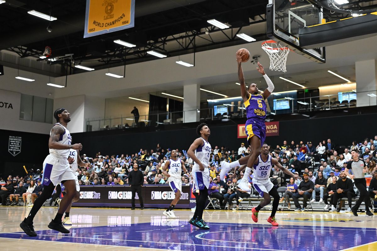South Bay Lakers guard RJ Davis (2) drives to the basket during a G-League basketball game between the South Bay Lakers and Salt Lake City Stars  Saturday, January 31, 2026 at UCLA Health Training Center in El Segundo, Calif.
