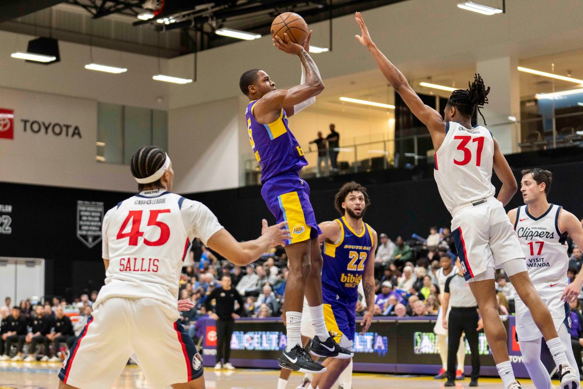 South Bay Lakers forward Tevian Jones (5) scores the turnaround jumper during an NBA G-League basketball game against the San Diego Clippers, Wednesday February 11th, 2026 in Los Angeles, California. South Bay Lakers forward Tevian Jones (5) scores the turnaround jumper during an NBA G-League basketball game against the San Diego Clippers, Wednesday February 11th, 2026 in Los Angeles, California.
