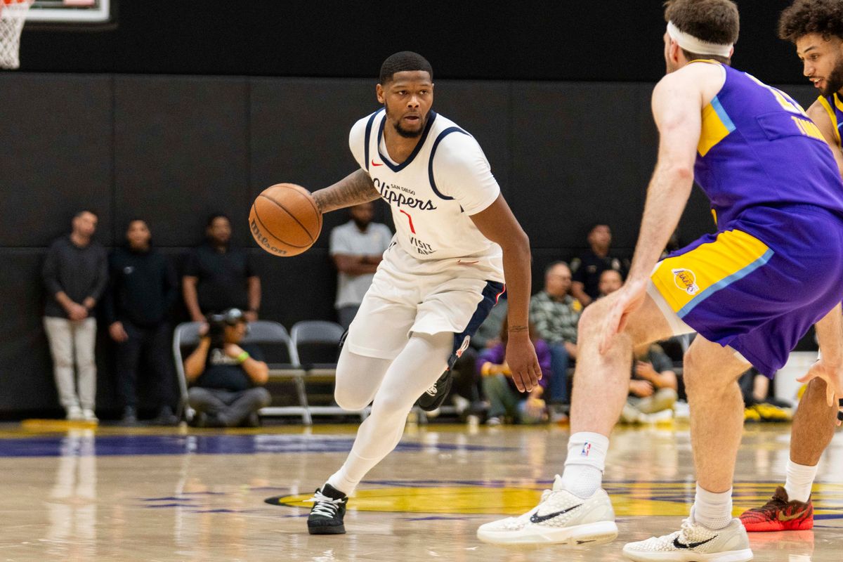 San Diego Clippers forward Cam Reddish (7) sets up the offense during an NBA G-League basketball game against the South Bay Lakers, Wednesday February 11th, 2026 in Los Angeles, California. San Diego Clippers forward Cam Reddish (7) sets up the offense during an NBA G-League basketball game against the South Bay Lakers, Wednesday February 11th, 2026 in Los Angeles, California.
