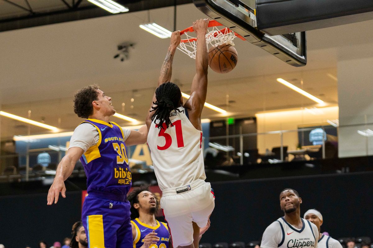 San Diego Clippers forward Isaih Moore (31) finishes the dunk during an NBA G-League basketball game against the South Bay Lakers, Wednesday February 11th, 2026 in Los Angeles, California. San Diego Clippers forward Isaih Moore (31) finishes the dunk during an NBA G-League basketball game against the South Bay Lakers, Wednesday February 11th, 2026 in Los Angeles, California.