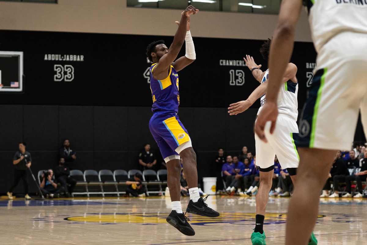 South Bay Lakers guard Bronny James (9) shoots a pull up three pointer during an NBA G-League basketball game against the Iowa Wolves, Wednesday March 11th, 2026 in Los Angeles, California.