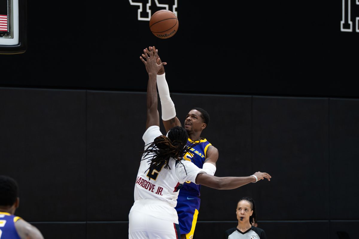 South Bay Lakers forward Tevian Jones (5) shoots a floater over his defender during an NBA G-League basketball game against the Grand Rapids Gold, Saturday March 21st, 2026 in El Segundo California