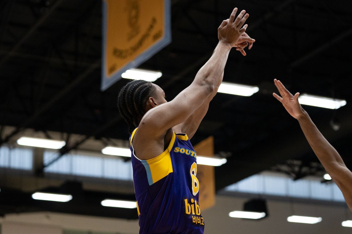 South Bay Lakers guard Kody Bufkin (6) shoots a contested corner three during an NBA G-League basketball game against the Grand Rapids Gold, Saturday March 21st, 2026 in El Segundo California