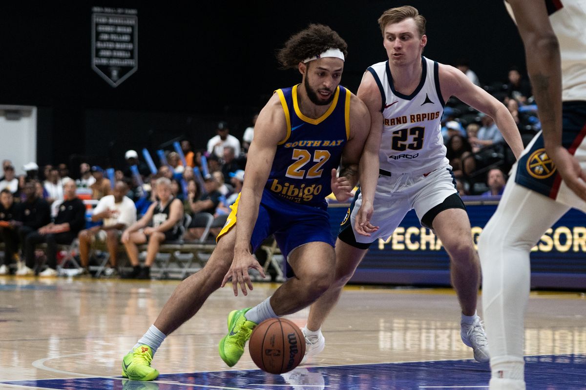South Bay Lakers forward Anton Watson (22) attacks the paint during an NBA G-League basketball game against the Grand Rapids Gold, Saturday March 21st, 2026 in El Segundo California