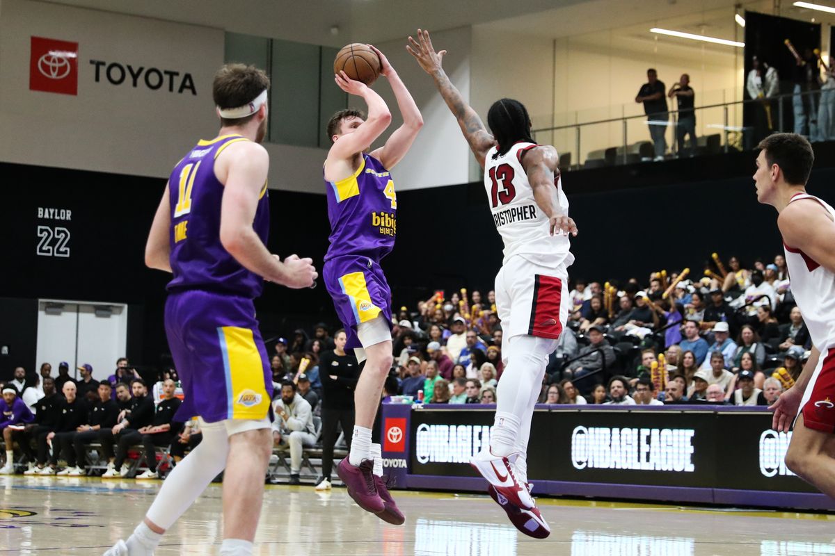South Bay Lakers guard Dalton Knecht (4) shoots the basketball during  G League game against the Sioux Falls Skyforce on March 26, 2026 in El Segundo, CA.