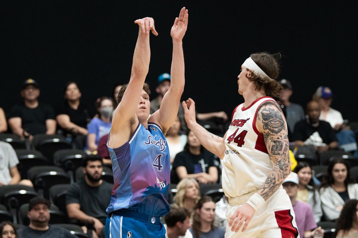 South Bay Lakers guard forward Dalton Knecht (4) catches and shoots a corner three during G League game against the Sioux Falls Skyforce on March 28, 2026 in El Segundo, CA.