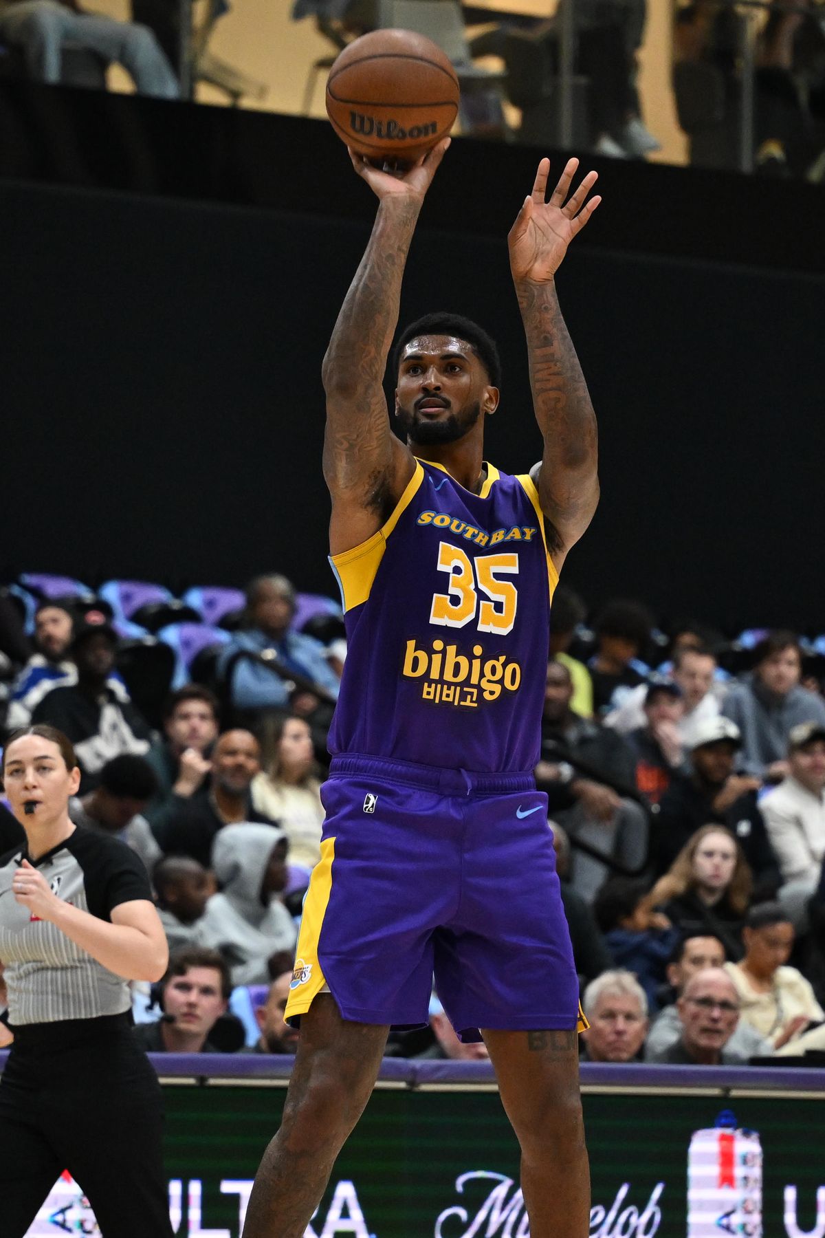 South Bay Lakers center Malik Williams (35) shoots a three pointer during an NBA G-League playoff game between the San Diego Clippers and the South Bay Lakers Wednesday, April 1, 2026 at UCLA Health Training Center in El Segundo, Calif.