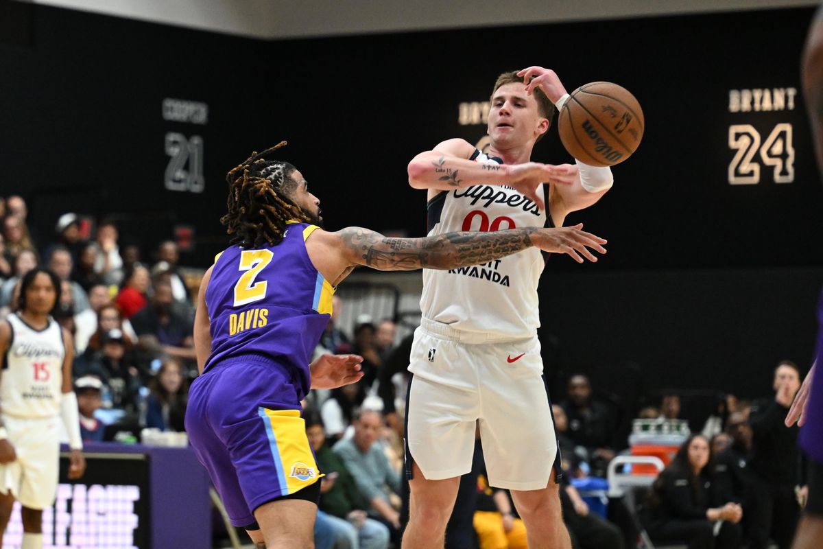 San Diego Clippers guard Sean Pedulla (00) gets the ball swiped off his hands during an NBA G-League playoff game between the San Diego Clippers and the South Bay Lakers Wednesday, April 1, 2026 at UCLA Health Training Center in El Segundo, Calif.