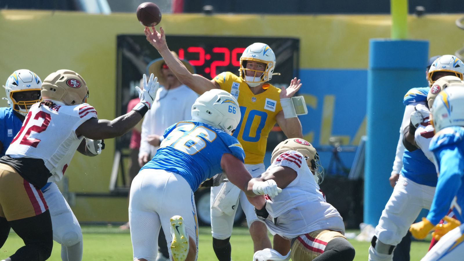 Aug 18, 2026; El Segundo, CA, USA; Los Angeles Chargers quarterback Justin Herbert (10) throws the ball against the San Francisco 49ers during joint practice at The Bolt. Aug 18, 2026; El Segundo, CA, USA; Los Angeles Chargers quarterback Justin Herbert (10) throws the ball against the San Francisco 49ers during joint practice at The Bolt.