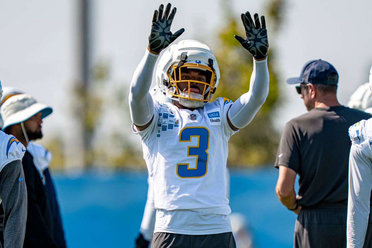 Los Angeles Chargers safety Derwin James Jr. (3) waving to fans during Chargers training camp at The Bolt on Friday, July 31th in El Segundo, CA. Los Angeles Chargers safety Derwin James Jr. (3) waving to fans during Chargers training camp at The Bolt on Friday, July 31th in El Segundo, CA.