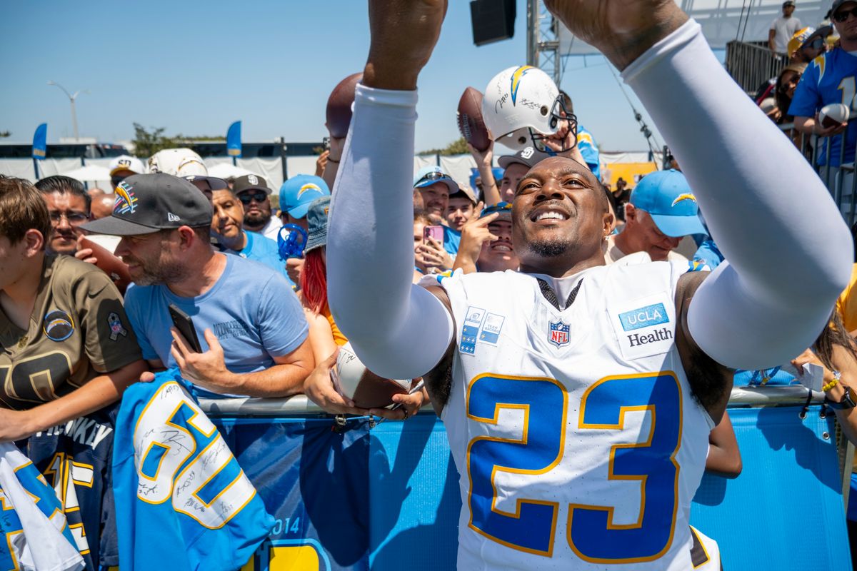 Los Angeles Chargers safety Tony Jefferson (23) taking photos with fans during Chargers training camp at The Bolt on Friday, July 31st in El Segundo, CA. Los Angeles Chargers safety Tony Jefferson (23) taking photos with fans during Chargers training camp at The Bolt on Friday, July 31st in El Segundo, CA.