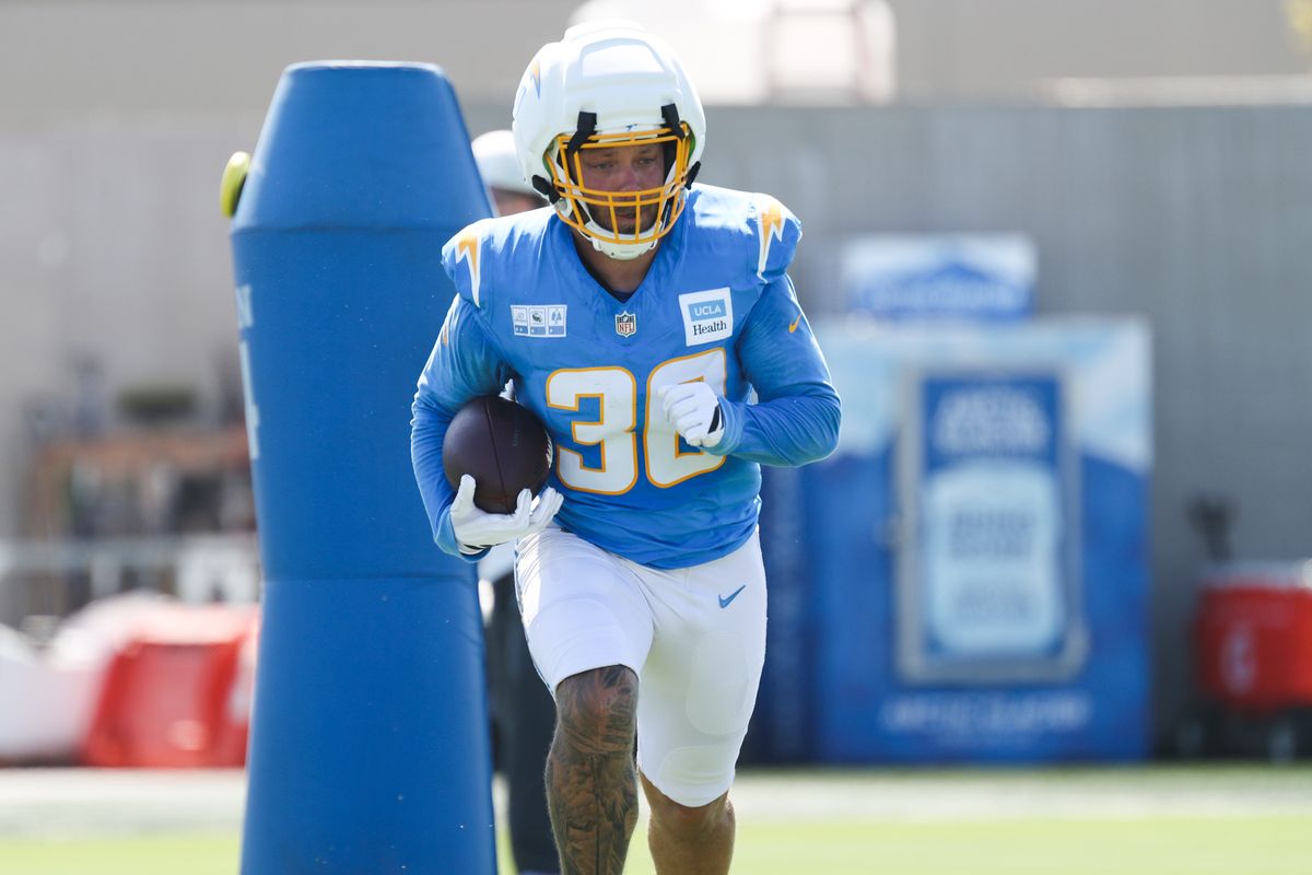Los Angeles Chargers running back Alec Ingold (30) participates in drills during Chargers training camp at The Bolt on Saturday, August 1, 2026 in El Segundo, CA.