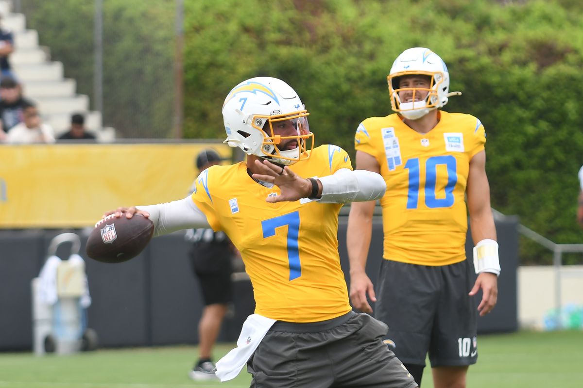 LA Chargers DJ Uiagalelei (7) throws the football during Chargers training camp at USD on .Tuesday August 4, 2026 in San Diego, California. LA Chargers DJ Uiagalelei (7) throws the football during Chargers training camp at USD on .Tuesday August 4, 2026 in San Diego, California.