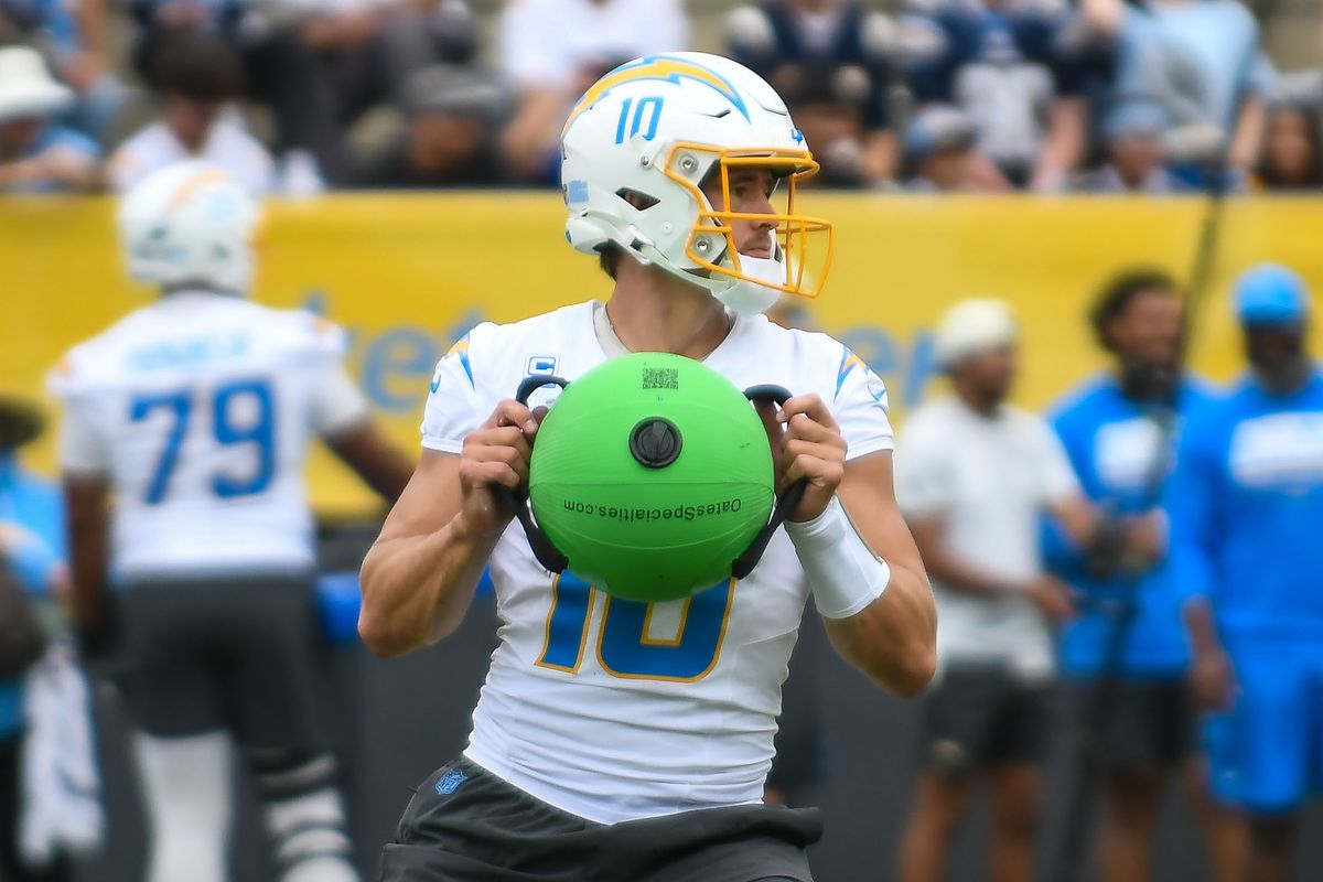 LA Chargers Justin Herbert (10) participates in drills during Chargers training camp at USD on .Wednesday August 5, 2026 in San Diego, California. LA Chargers Justin Herbert (10) participates in drills during Chargers training camp at USD on .Wednesday August 5, 2026 in San Diego, California.